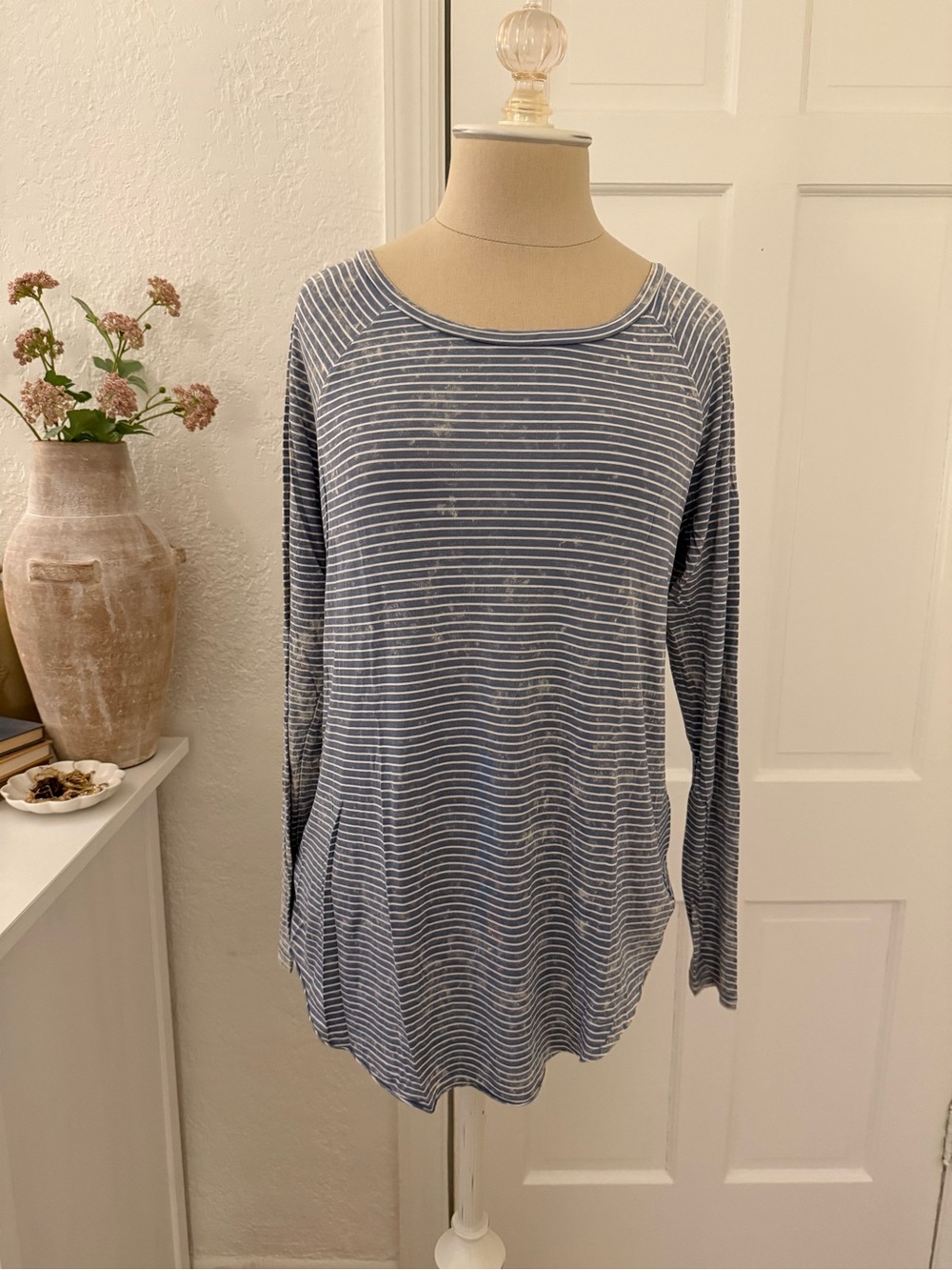 American Eagle Striped Long-Sleeve Scoop Neck Top - Blue & White